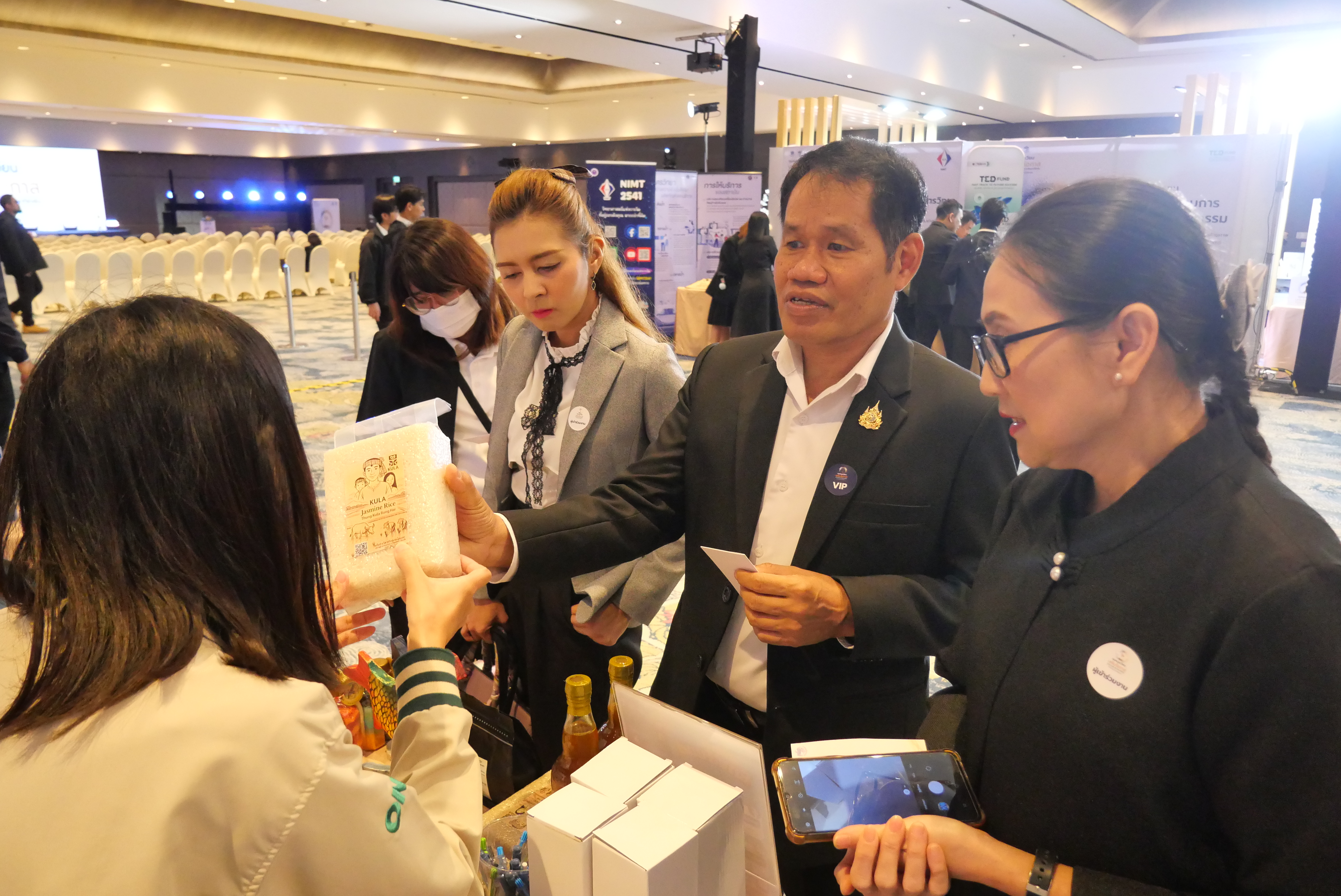 title - ส.ป.ก. ร่วมเป็นเกียรติในงานมอบรางวัลทุนหมุนเวียนดีเด่น ประจำปี 2569 